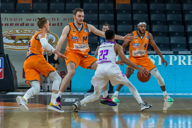 一举一动常 一举一动常