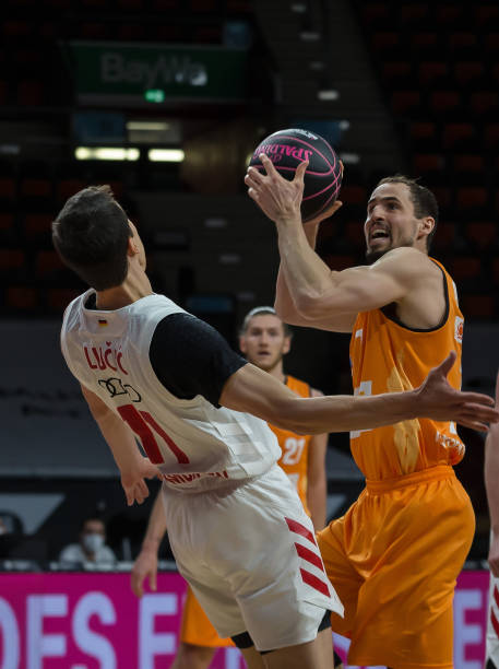 琼斯在内线 琼斯在内线